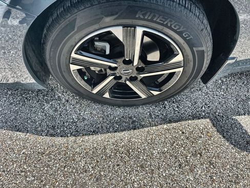 Used 2024 Nissan Sentra SV w/ All-Weather Package FWD image 5
