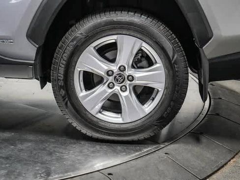 Used 2021 Toyota RAV4 XLE w/ Carpet Mat Package (TMS) image 10