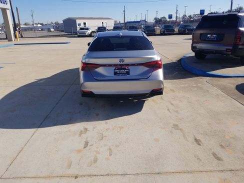 Used 2022 Toyota Avalon XLE image 6