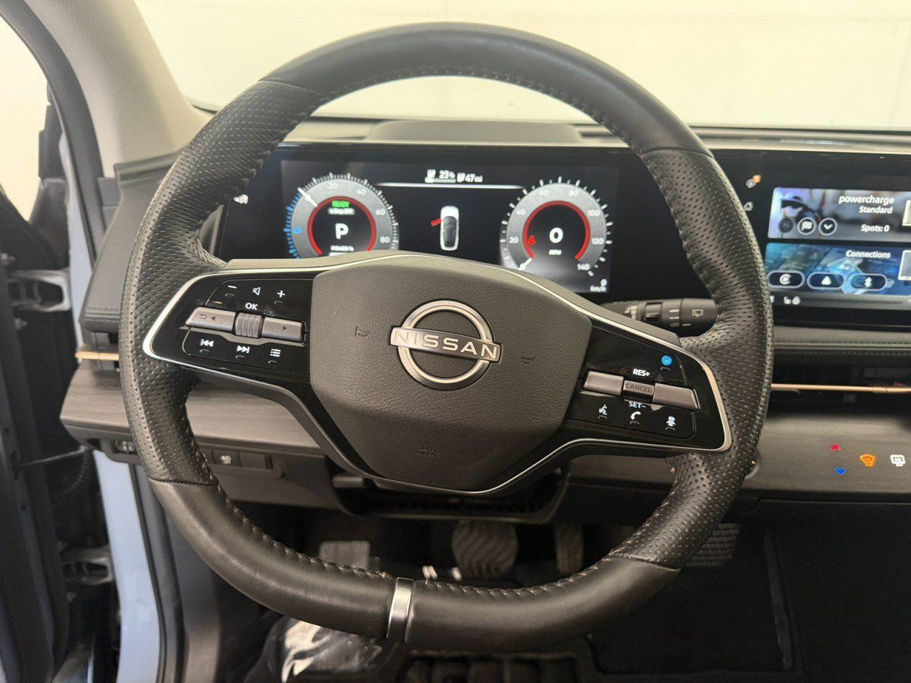 Used 2024 Nissan Ariya AWD image 21
