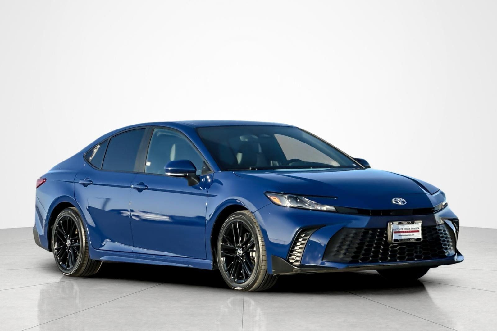 Used 2025 Toyota Camry SE w/ Convenience Package FWD image 7