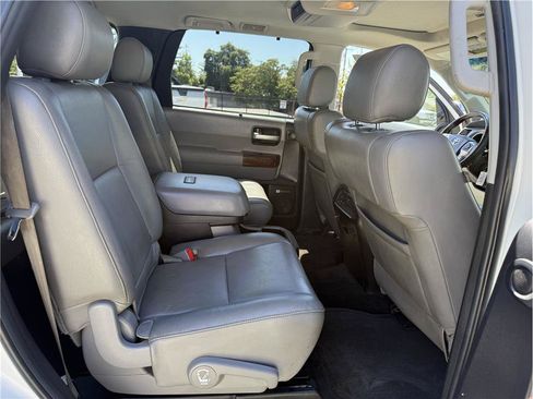 Used 2015 Toyota Sequoia Platinum AWD/4WD image 15