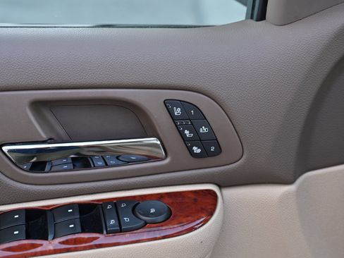 Used 2013 Chevrolet Suburban LTZ RWD image 36