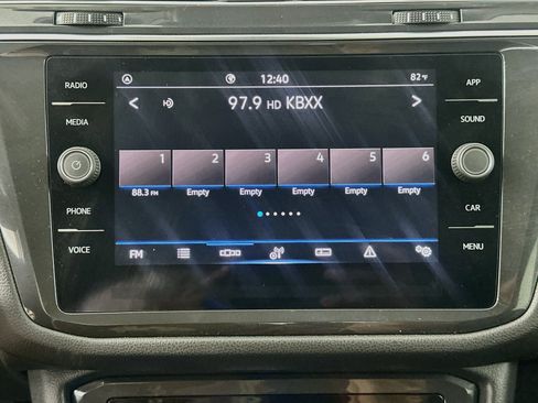 Used 2023 Volkswagen Tiguan SE w/ Panoramic Sunroof Package FWD image 19