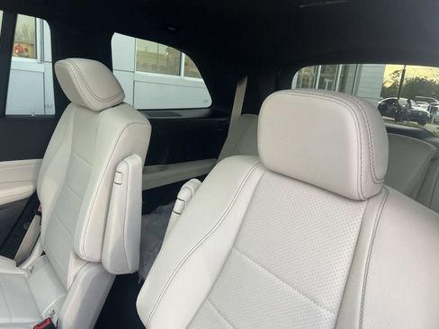 Certified 2025 Mercedes-Benz GLS 450 4MATIC image 25