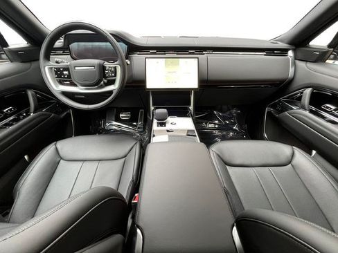 New 2026 Land Rover Range Rover Long Wheelbase SE AWD/4WD image 12