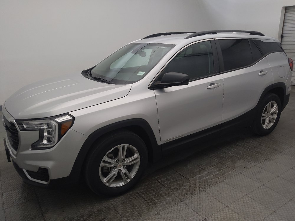 Used 2022 GMC Terrain SLE w/ Driver Convenience Package FWD image 2