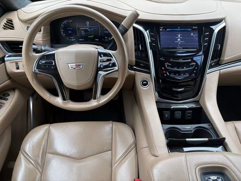 Used 2020 Cadillac Escalade Platinum AWD/4WD image 3