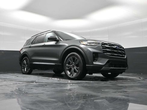 Used 2025 Ford Explorer Active w/ Active Comfort Package image 24