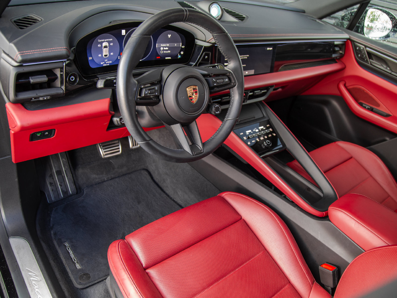 Certified 2025 Porsche Macan Electric RWD image 10