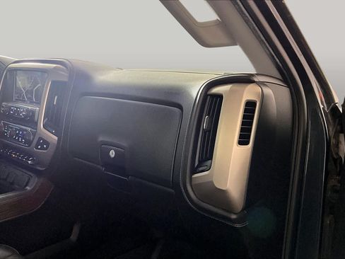 Used 2018 GMC Sierra 2500 Denali w/ Duramax Plus Package AWD/4WD image 18