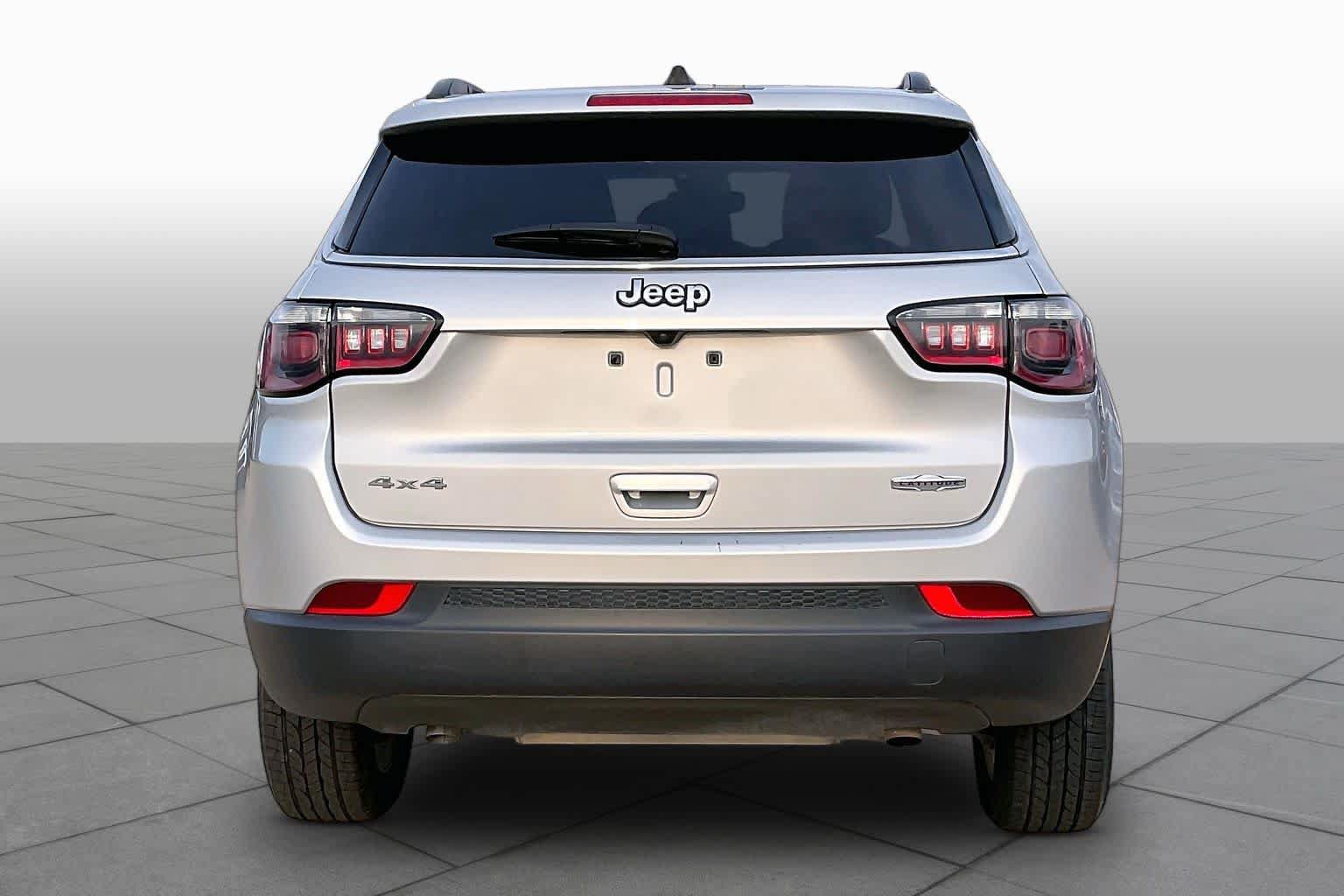Used 2024 Jeep Compass Latitude AWD/4WD image 6