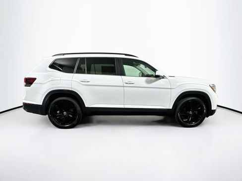 Certified 2023 Volkswagen Atlas SE w/ Black Wheel Package AWD/4WD image 9