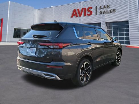 Used 2024 Mitsubishi Outlander SE image 6