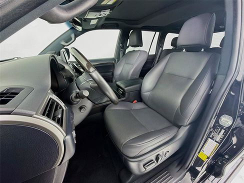 Used 2022 Lexus GX 460 Premium w/ Premium Package AWD/4WD image 5