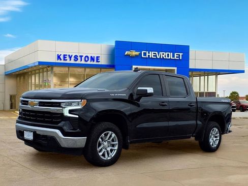 Used 2024 Chevrolet Silverado 1500 LT image 3