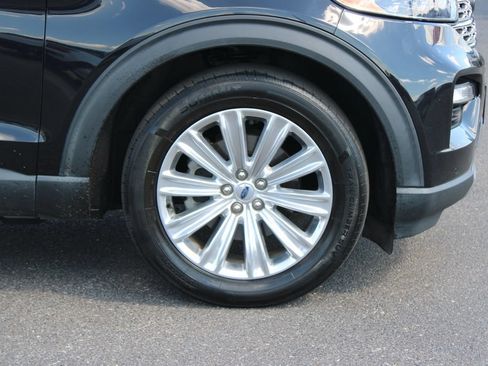 Used 2022 Ford Explorer Limited w/ Equipment Group 301A RWD image 12