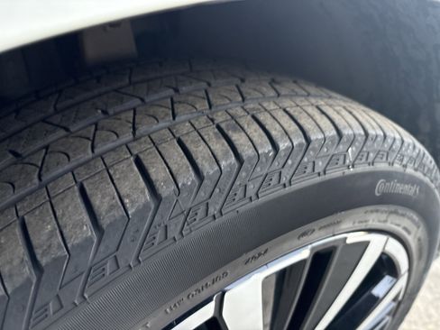 Used 2025 Volvo XC60 B5 Plus image 12