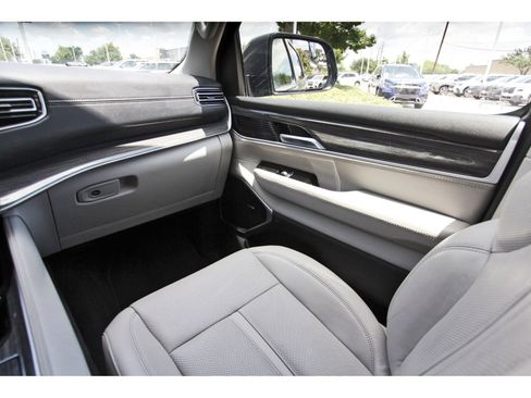 Used 2022 Jeep Wagoneer Series II RWD image 10