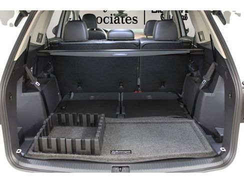 Used 2024 Volkswagen Atlas SE w/ Black Wheel Package FWD image 28