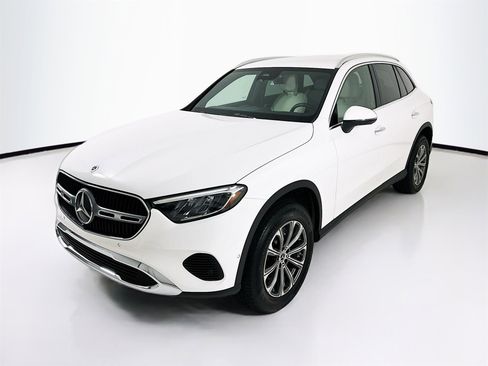 Certified 2025 Mercedes-Benz GLC 300 4MATIC image 3