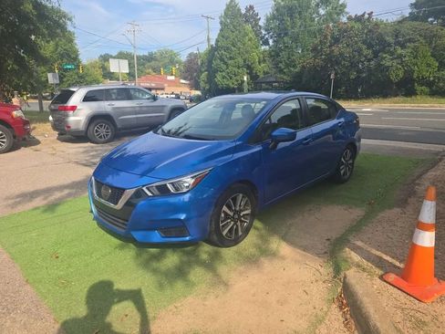 Used 2021 Nissan Versa SV FWD image 2