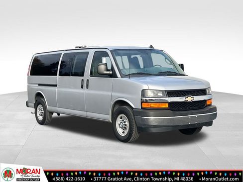 Used 2017 Chevrolet Express 3500 LT w/ LT Preferred Equipment Group image 8