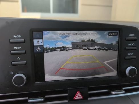 Used 2025 Hyundai Elantra SE FWD image 17