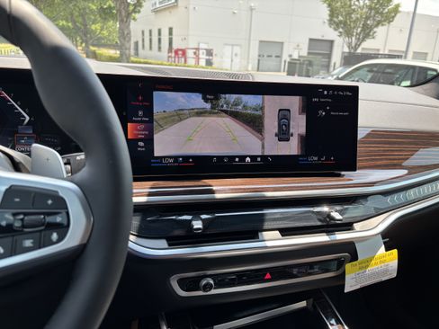 Used 2026 BMW X7 xDrive40i w/ M Sport Package image 25