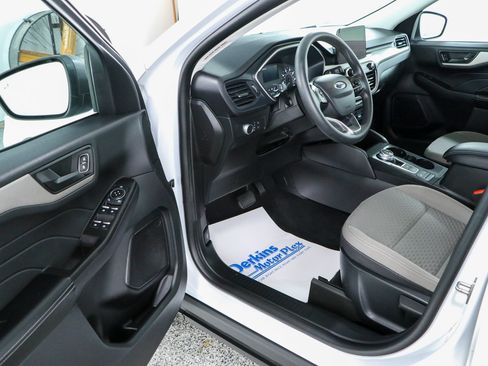 Used 2022 Ford Escape SE FWD image 3