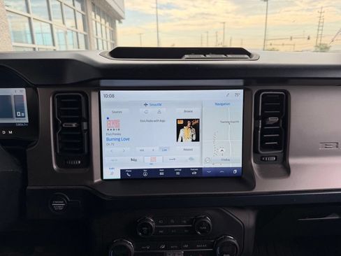 Used 2021 Ford Bronco Outer Banks AWD/4WD image 12