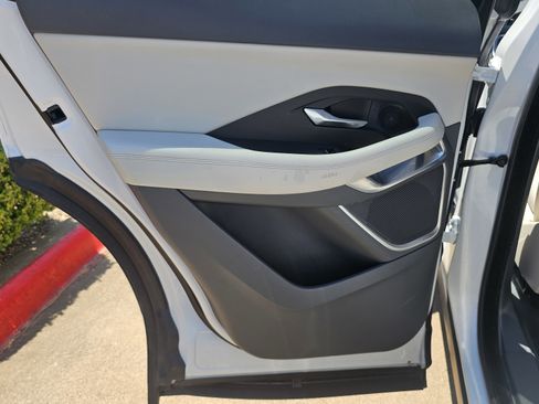 Used 2018 Jaguar E-PACE SE image 23