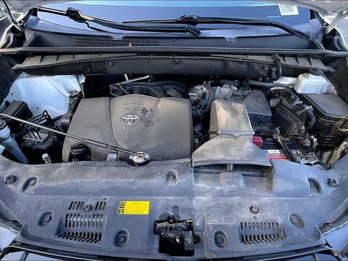 Used 2019 Toyota Highlander SE image 13