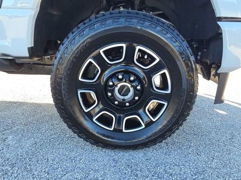Used 2025 Ford F250 Platinum image 13
