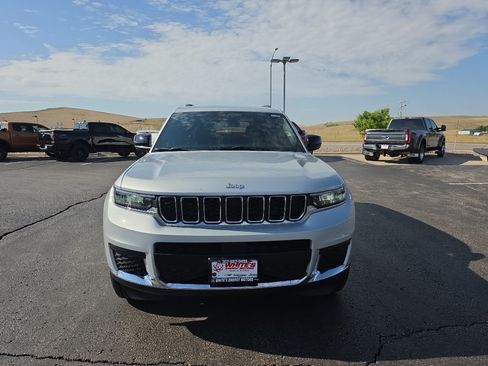 Used 2025 Jeep Grand Cherokee L Laredo w/ Luxury Tech Group I AWD/4WD image 2
