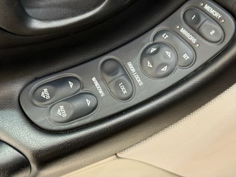 Used 2000 Chevrolet Corvette Convertible w/ Memory Pkg image 19