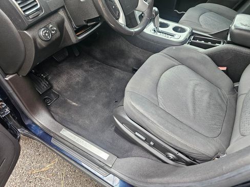 Used 2012 GMC Acadia SLE image 26