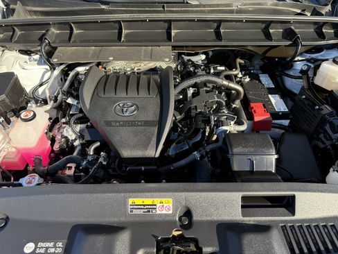 Used 2023 Toyota Highlander XLE image 30