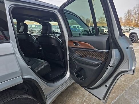 Used 2025 Jeep Grand Cherokee Summit image 82