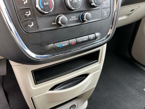 Used 2014 Dodge Grand Caravan SE FWD image 22