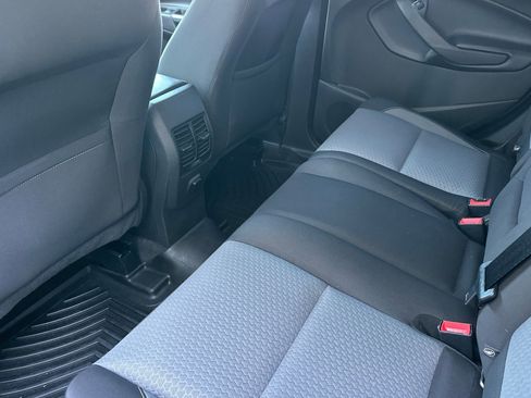 Used 2019 Ford Escape SE image 12