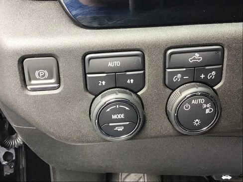 Used 2024 Chevrolet Silverado 1500 LT AWD/4WD image 18