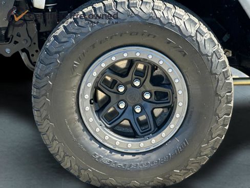 Used 2022 Jeep Wrangler Unlimited Rubicon w/ LED Lighting Group AWD/4WD image 27