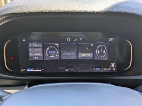 Used 2025 Jeep Wagoneer L Series II image 22