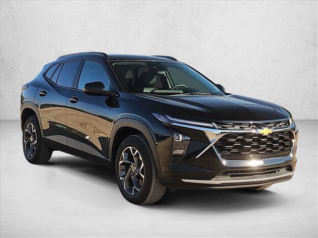 Used 2025 Chevrolet Trax LT FWD image 3