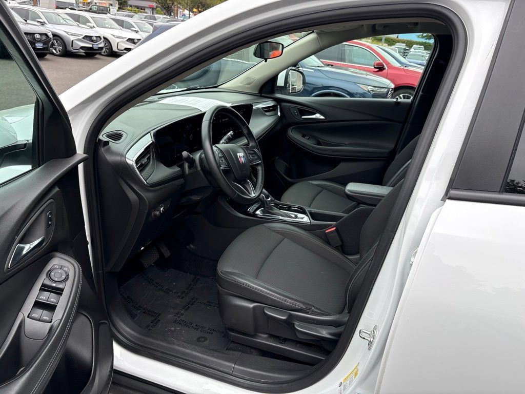 Used 2025 Buick Encore GX Preferred FWD image 13