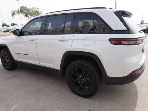Used 2024 Jeep Grand Cherokee Altitude RWD image 4