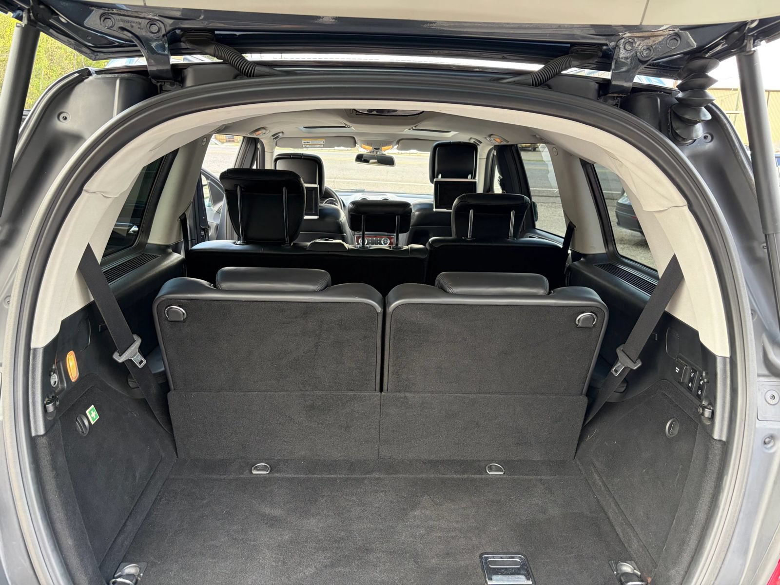 Used 2011 Mercedes-Benz GL 550 4MATIC image 13