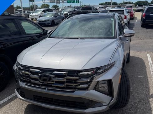Used 2025 Hyundai Tucson Limited AWD/4WD image 1