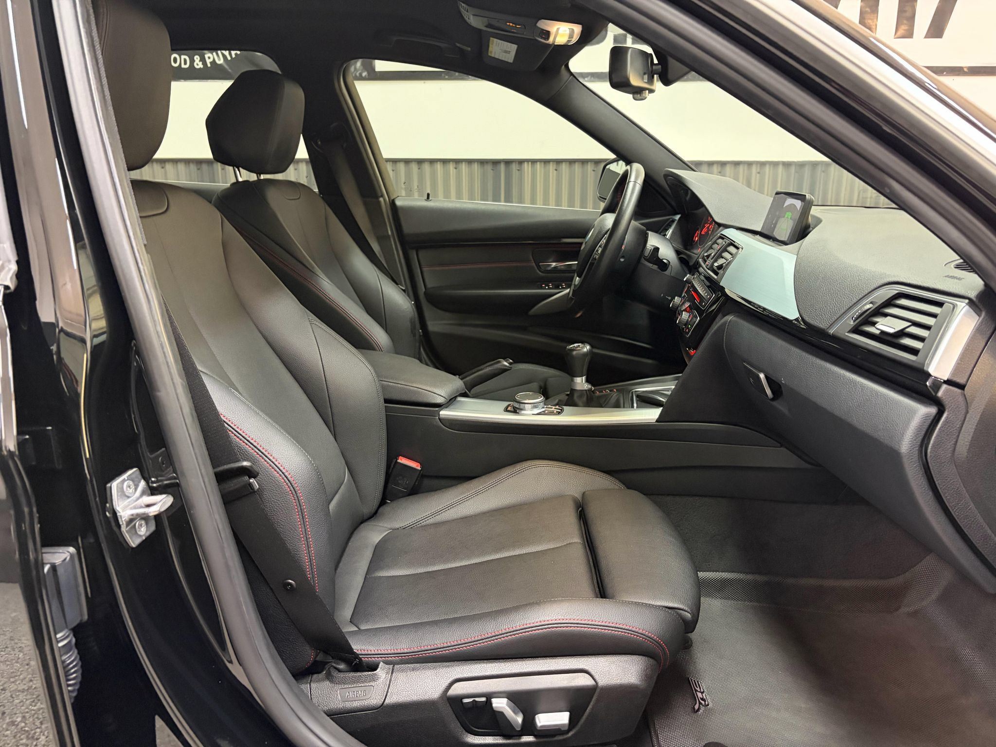 Used 2017 BMW 330i Sedan RWD image 21